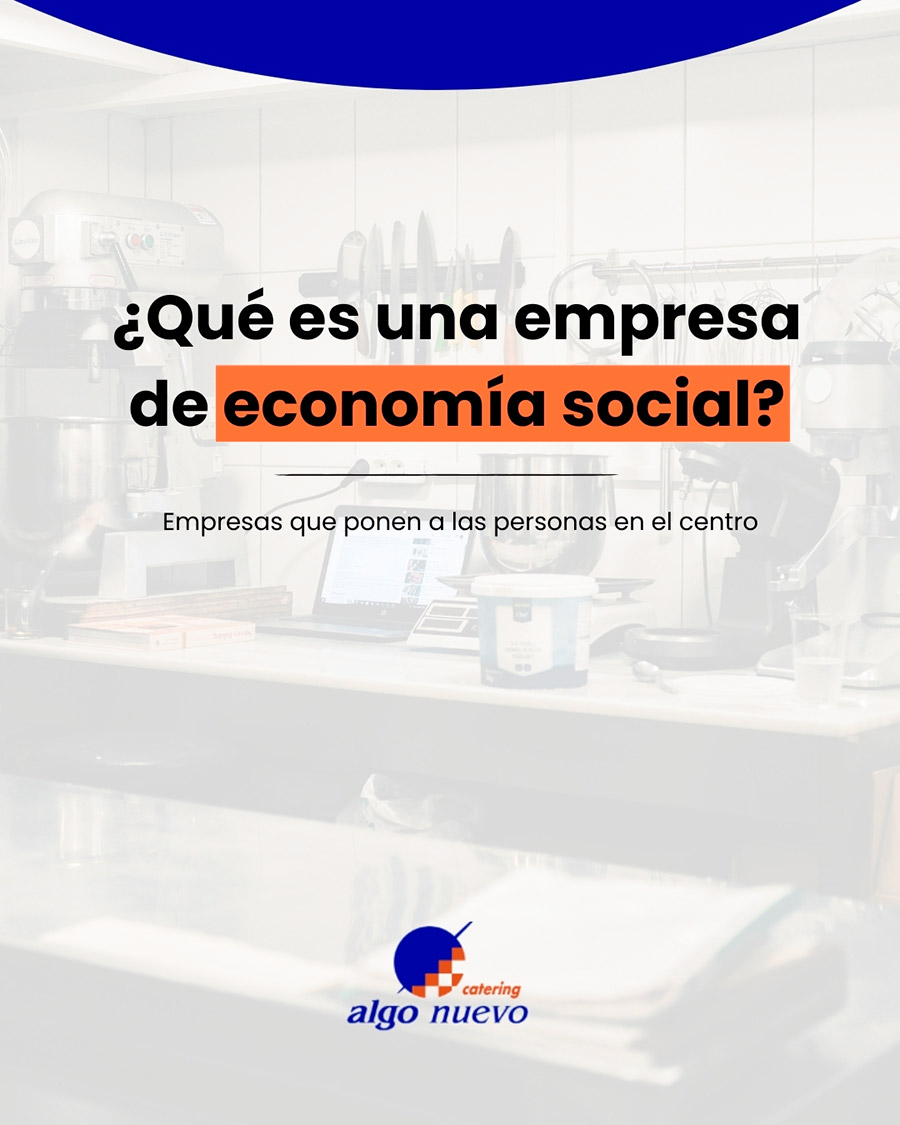 Equipo de Algo Nuevo Catering trabajando en cocina como empresa de economía social en Salamanca